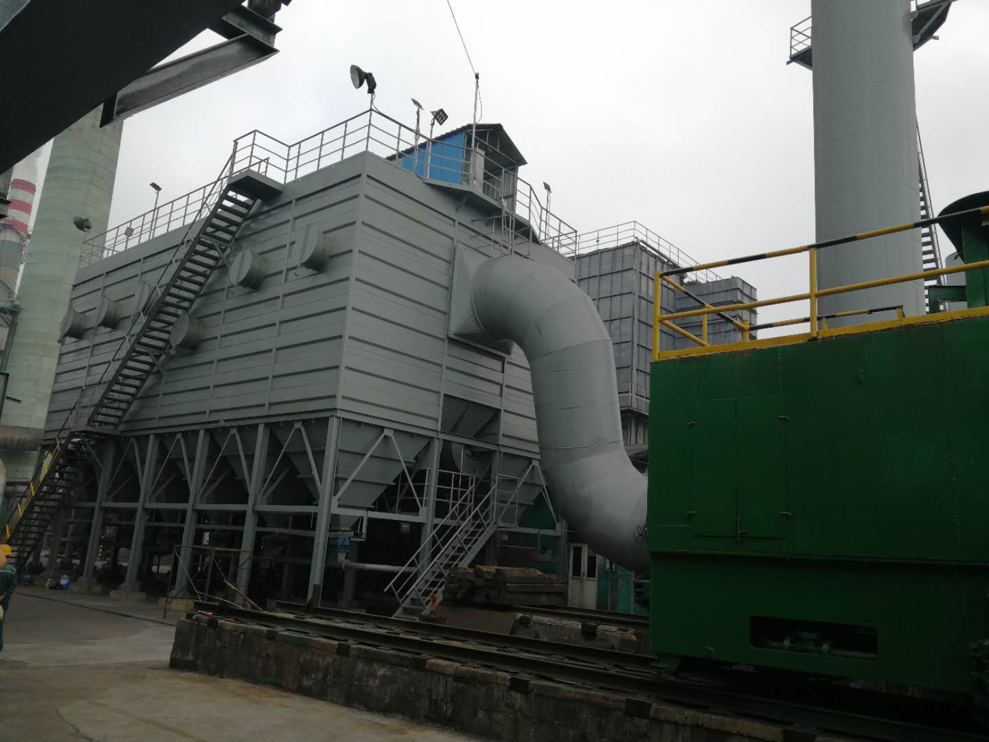 焦化廠焦?fàn)t推焦車裝煤車除塵器改造方案